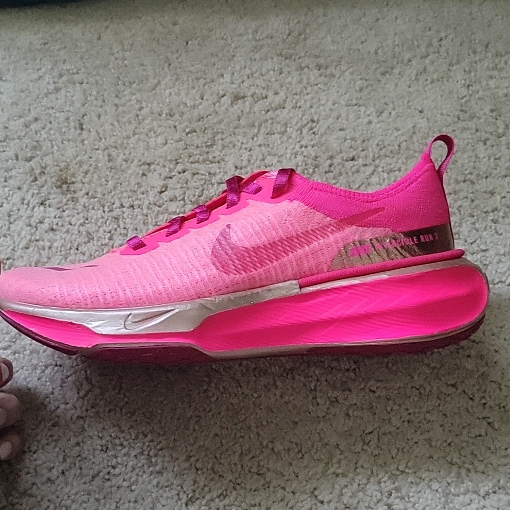Nike invincible women's running shoes (BRAND NEW)